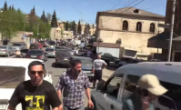 Նոյեմբերյանում ԵԿՄ-ի մեքենան մխրճվել է մարդկանց մեջ, որոնցից մեկի գլուխն արյան մեջ է