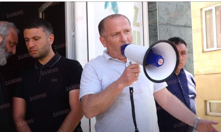 Armenian deputy mayor deplores unilateral concessions to Baku