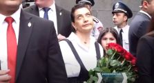 «Никол – убийца, предатель, турок».  Анну Акопян освистали в мемориальном комплексе «Цицернакаберд» в Ереване