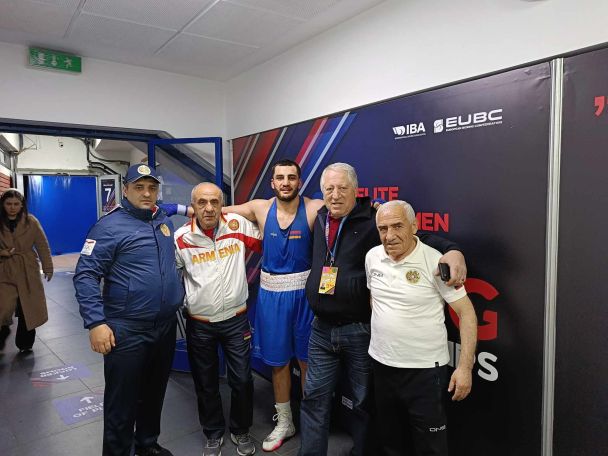 Armenian boxer beats rival from Azerbaijan to reach European C'ships finals