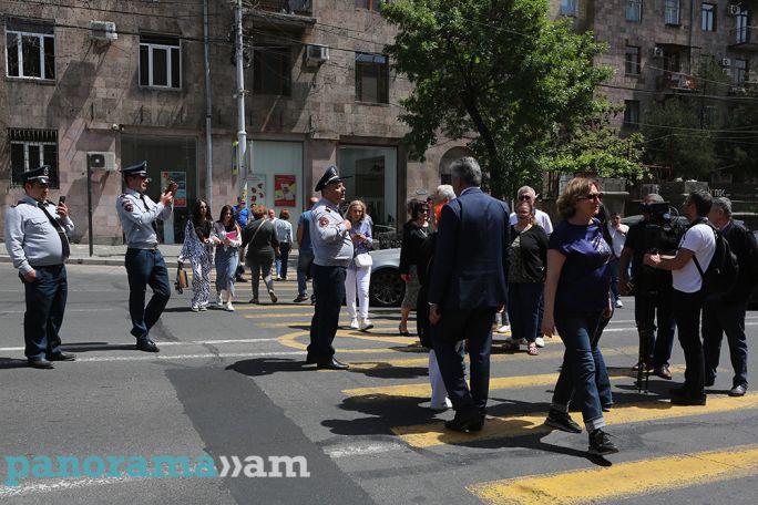Police say no road blockages in Yerevan
