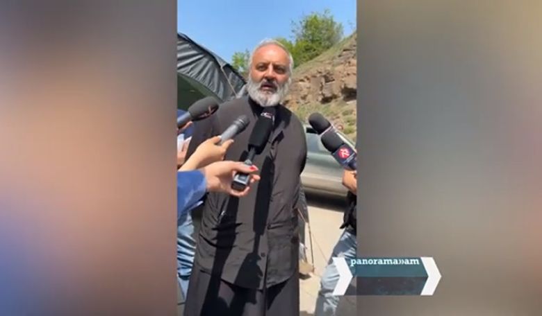 Archbishop blames Pashinyan for clashes at protest in border village
