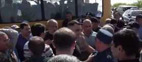 Напряженная ситуация сложилась на перекрытой трассе Армавир - Гюмри в Армении